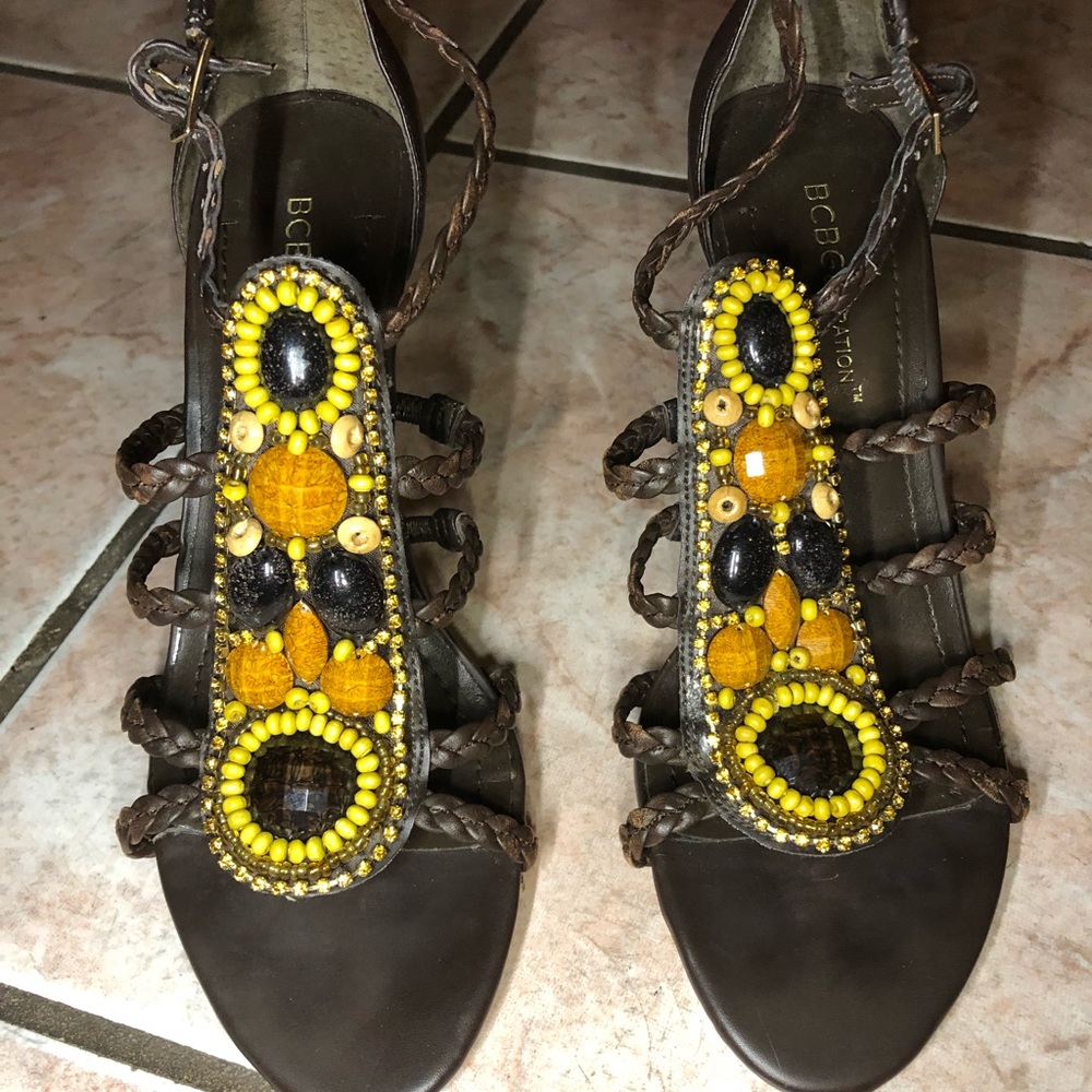 BCBGeneration “Sunflower” like heels size 5.5